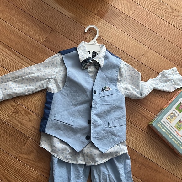 Little boys 4pc Oxford floral vest set - Picture 2 of 2